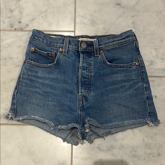Classic Blue Denim Levi Women Shorts - Picture 1 of 4